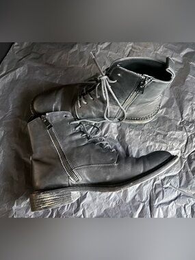 Vince Black Leather Lace Up  Combat Style Boots Women Size 7-7.5. Made in Italy